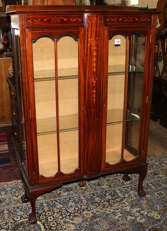 A pair of 1920s inlaid mahogany two door display cabinets, W. 3ft 3in. D. 12.5in. H. 4ft 10.5in.